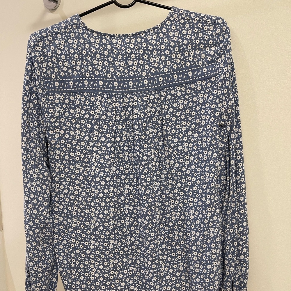 Max Studio Womens Small Blue White Floral Faux Wrap Rayon Blouse Long Sleeve - Picture 3 of 16